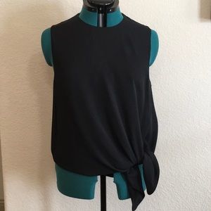 Sleeveless blouse with tie at waist